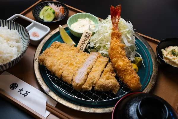 白衣とんかつ ロースかつと海老フライ膳