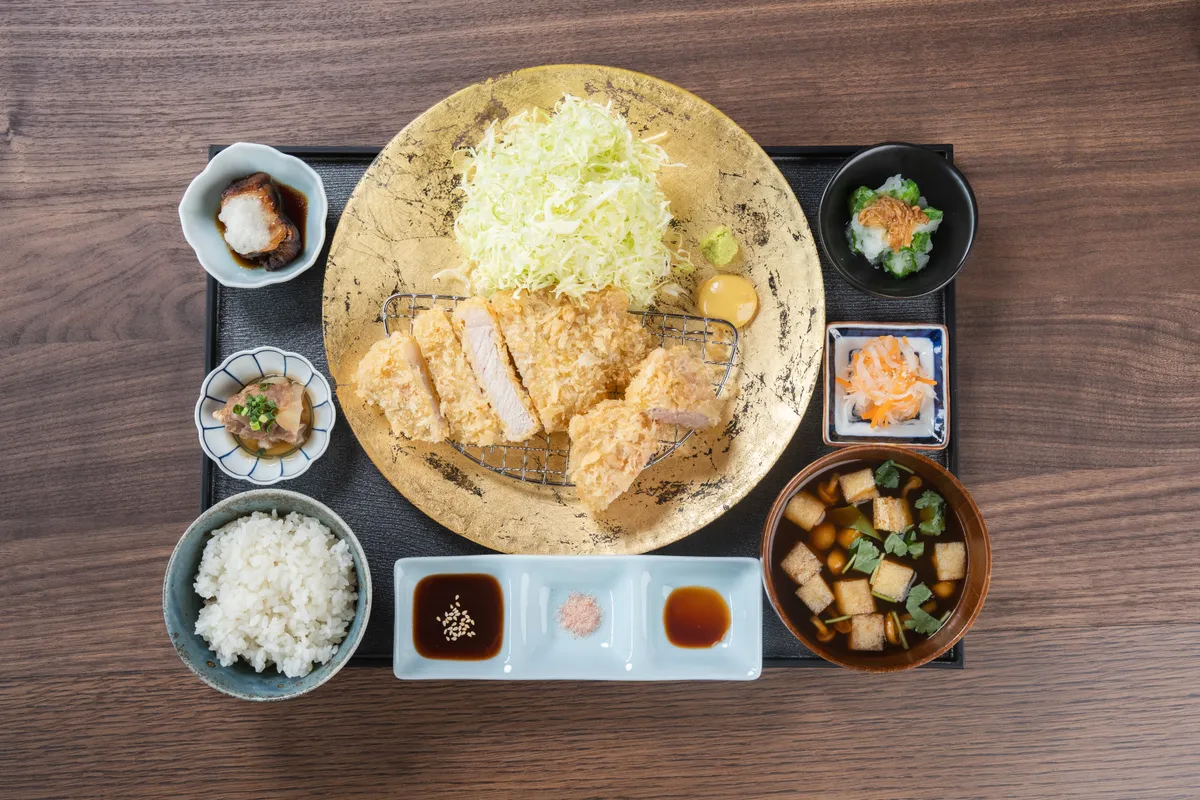 白いとんかつの定食